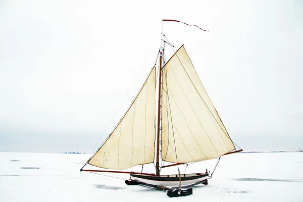 Ice segling på gouwzee i Nederländerna — Stockfoto