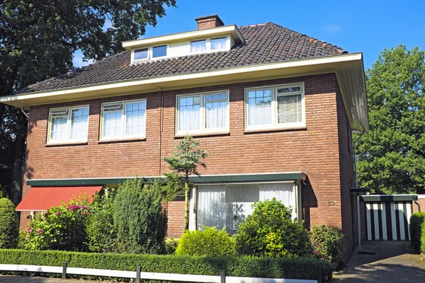 Tradititional Nederlands huis in Nederland — Stockfoto