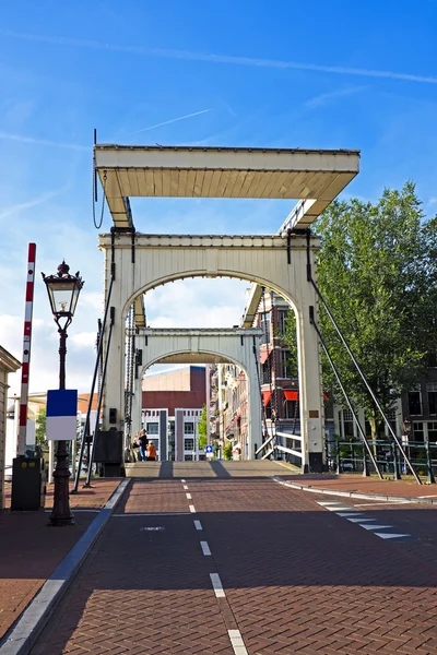 Ponte medieval em Amsterdã Países Baixos — Fotografia de Stock