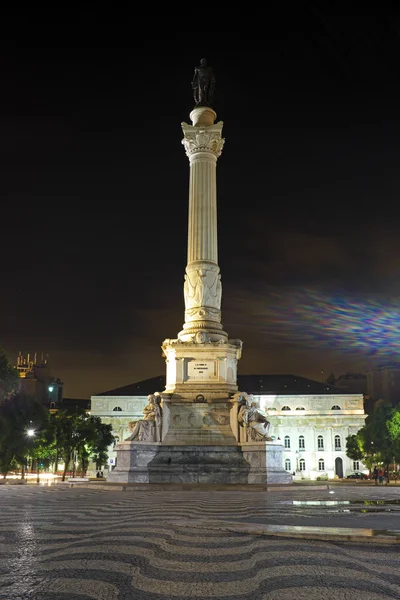 Náměstí Rossio v noci v Portugalsku Lisabon — Stock fotografie