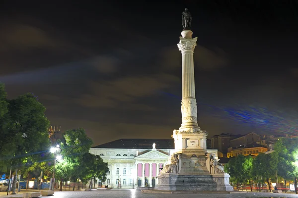 포르투갈 리스본에서에서 rossio 플라자 밤에서 — 스톡 사진