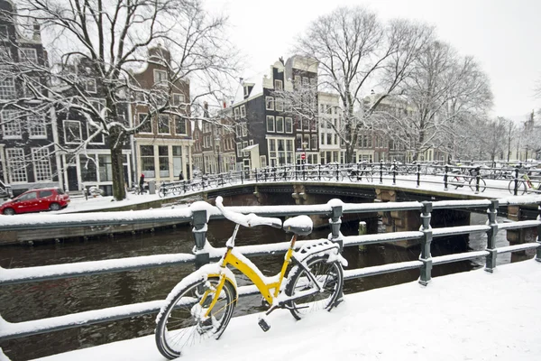 Snowy Amsterdamu w Holandii w zimie — Zdjęcie stockowe