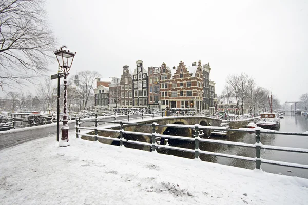 Karlı kış Hollanda Amsterdam'da — Stok fotoğraf