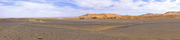 Panorama z erg chebbi pustyni w Afryce maroc — Zdjęcie stockowe