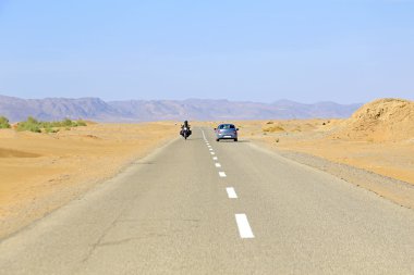 maroc sahara çöl boyunca sürüş