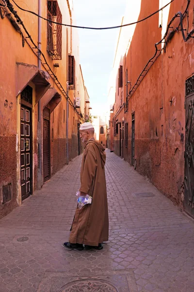 Oude man in de medina van fes op eid al-adha. — Stockfoto