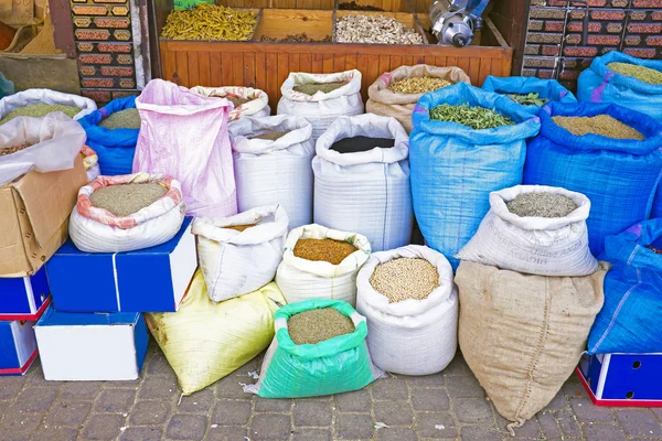 Przyprawy na rynku suku, Marrakesz, Maroko — Zdjęcie stockowe