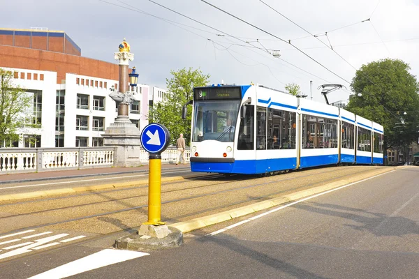 Città panoramica dal ponte blu di Amsterdam nei Paesi Bassi — Foto Stock