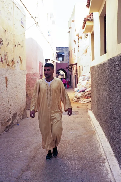 FES, MOROCCO - 15 DE OUTUBRO DE 2013: Homem está vestido para Eid Al-Adh — Fotografia de Stock