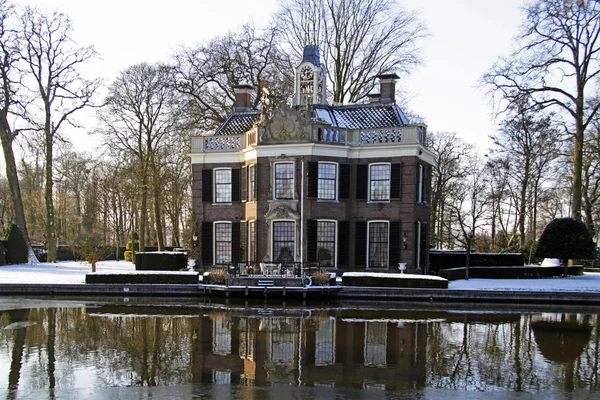 Taditional medeltida holländska hus på landsbygden från neth — Stockfoto