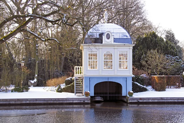 Traditionella båthus på landsbygden från Nederländerna — Stockfoto