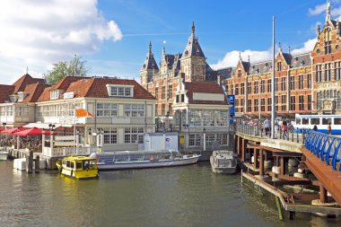 Merkez Tren Garı ile Amsterdam doğal şehir