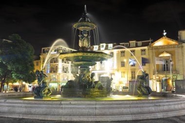 gece yaktı çeşme rossio Meydanı, lisbon, Portekiz