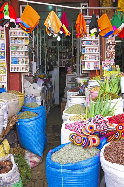 Μπαχαρικό κατάστημα στο Μαρακές στο Μαρόκο — Φωτογραφία Αρχείου