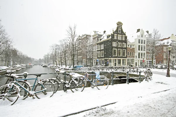 Amsterdão no inverno nos Países Baixos — Fotografia de Stock