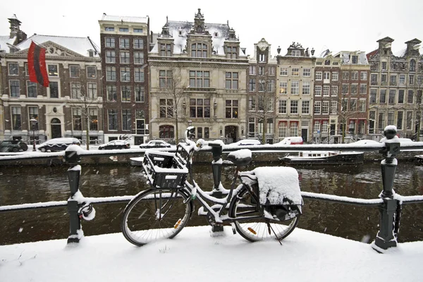 Amsterdam v zimě v Nizozemsku — Stock fotografie
