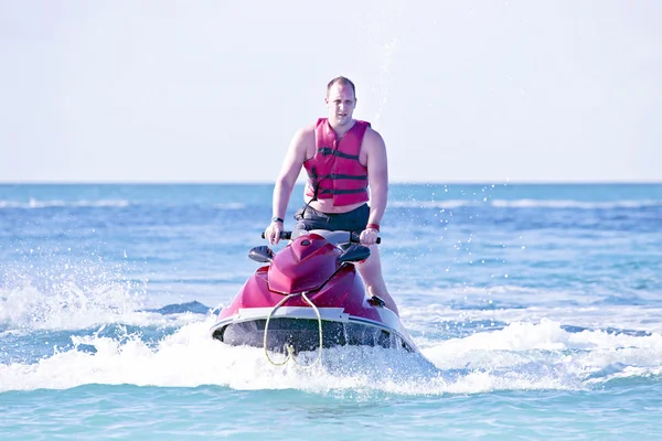 Jonge kerel cruising — Stockfoto