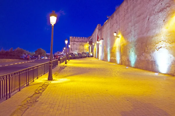 Rua à noite — Fotografia de Stock