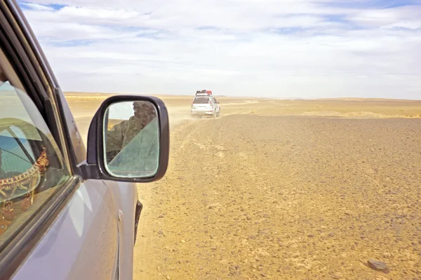 Conduire à travers le désert — Photo