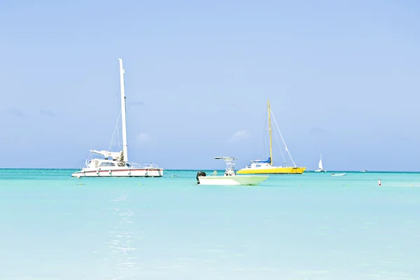 Yates de vela en el mar Caribe — Foto de Stock