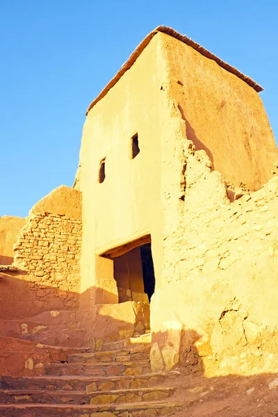 AIT benhaddou, opevněné město, kasbah nebo ksar, podél bývalé c — Stock fotografie