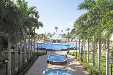 tropikal Yüzme Havuzu 