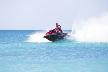 jet ski üzerinde adam