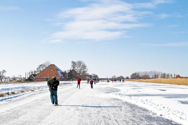 Ice skating in the countyside — Stock Photo, Image