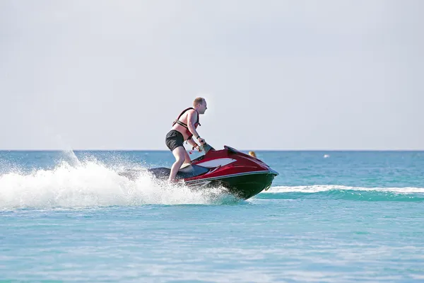 Guy cruising on the caribbean sea — Stock Photo, Image