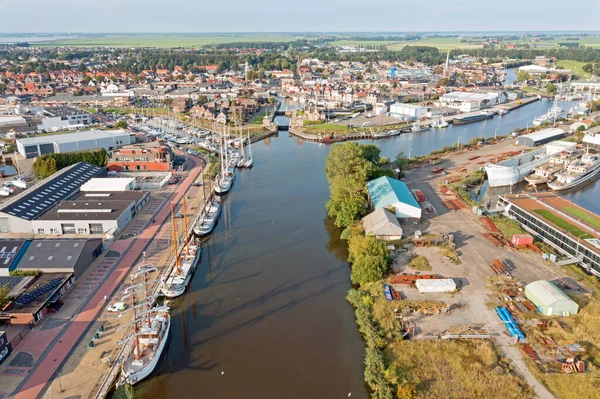 Hollanda Friesland Daki Limanda Geleneksel Yelkenli Tekneleriyle Tarihi Şehirden Gelen — Stok fotoğraf