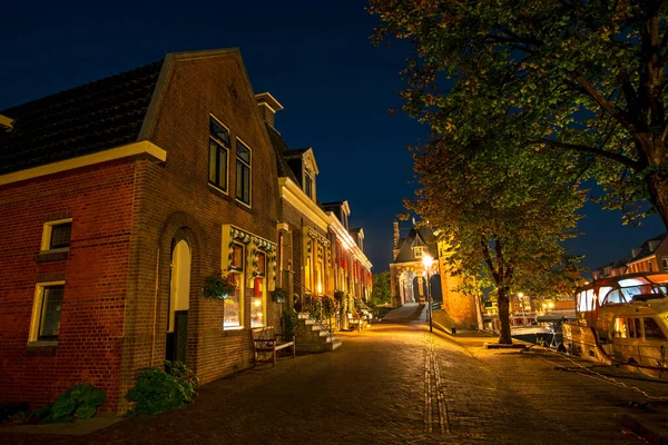 Średniowieczne Domy Historycznym Mieście Sneek Holandii Nocy — Zdjęcie stockowe