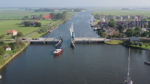 Hollanda Daki Friesland Uyarıları Ndaki Bir Köprüden Geçen Gemilerden Gelen — Stok video