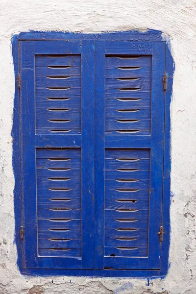 エサウジアラモロッコアフリカの古いモロッコの青い窓 — ストック写真