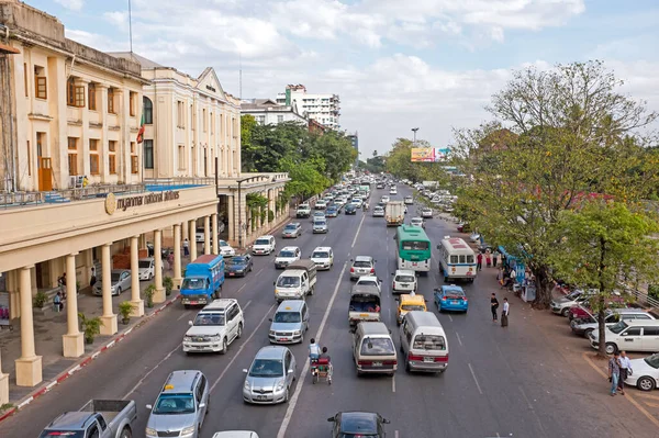 Yangon Myanmar November 2015 Traffic Yangon Myanmar Asia — Stock Photo, Image