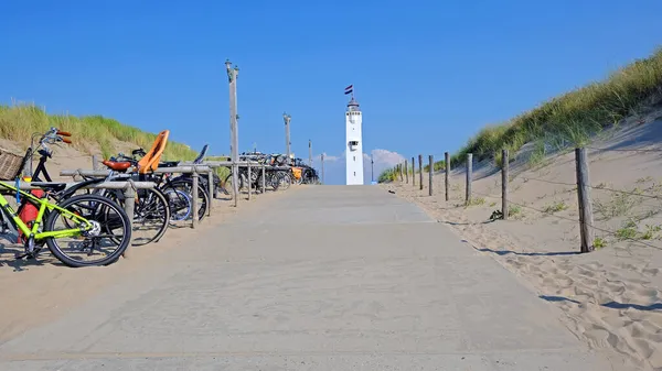 Latarnia Morska Holenderską Flagą Noordwijk Aan Zee Przed Wejściem Plażę — Zdjęcie stockowe