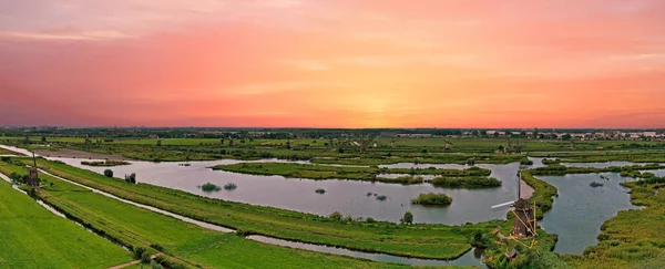 Flygfoto Från Väderkvarnarna Kinderdijk Nederländerna Vid Solnedgången — Stockfoto