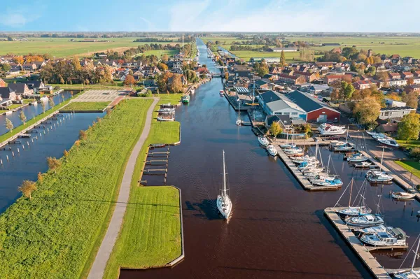荷兰弗里斯兰Echtenerbrug村的空中 — 图库照片