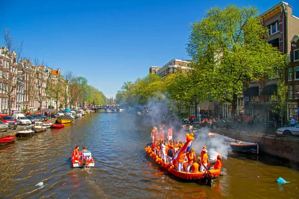 Amsterdam Netherlands April 2019 Dutch Citizens Celebrating Kingsday Canals Amsterdam — Stock Photo, Image