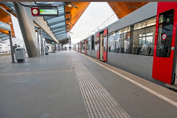 Odjezd Metra Stanice Bijlmer Amsterdamu Nizozemsku — Stock fotografie