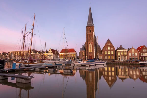 Pohled Kostel Michaelse Městě Harlingen Frísku Nizozemsko Při Západu Slunce — Stock fotografie