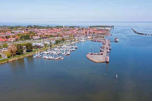 Tarihsel Şehirden Hava Hollanda Daki Ijsselmeer Den Enkhuizen Limanı — Stok fotoğraf