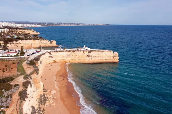 Vzduch Pobřeží Algarve Kostela Senhora Nossa Armacao Pera Portugalsko — Stock fotografie