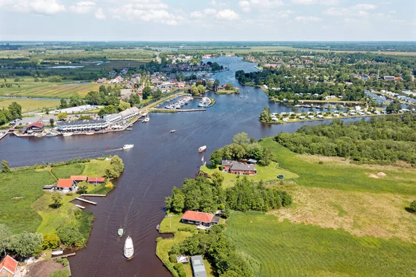 オランダのフリースラントのアーニューアウデ村の空中風景 — ストック写真