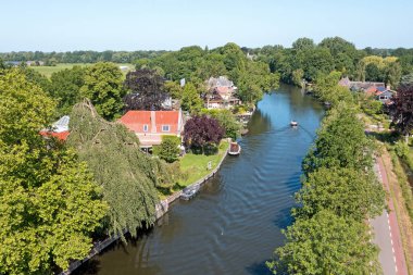Hollanda 'daki Breukelen yakınlarındaki Vecht nehrinden gelen hava aracı.