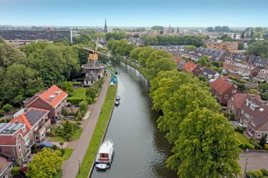 Hollanda, Noord 'daki geleneksel Weesp köyünden havadan.