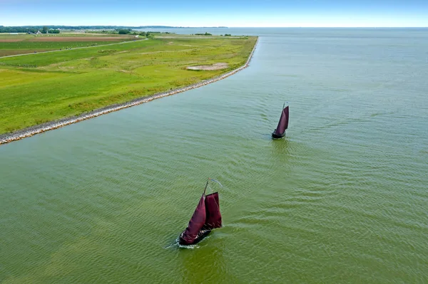 Aérea Barcos Tradicionales Madera Holandés Ijsselmeer Cerca Del Puerto Laaxum —  Fotos de Stock