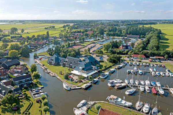 Aerial Pequena Aldeia Uitwellingerga Frísia Países Baixos — Fotografia de Stock