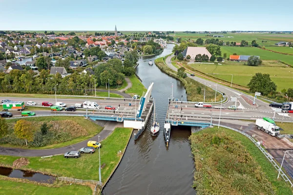 Hollanda Nın Friesland Kentinin Yakınındaki Noorderbrug Köprüsünden Bir Hava Aracı — Stok fotoğraf
