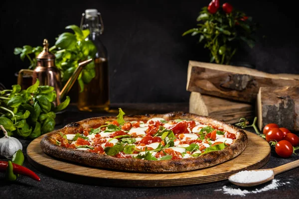 Martwa natura świeżo upieczonej włoskiej pizzy Obrazek Stockowy