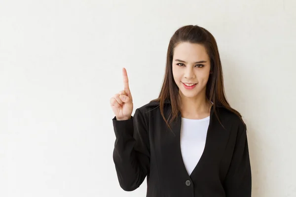 Vrouw zakelijke uitvoerende weergegeven: 1 of een vinger handgebaar — Stockfoto